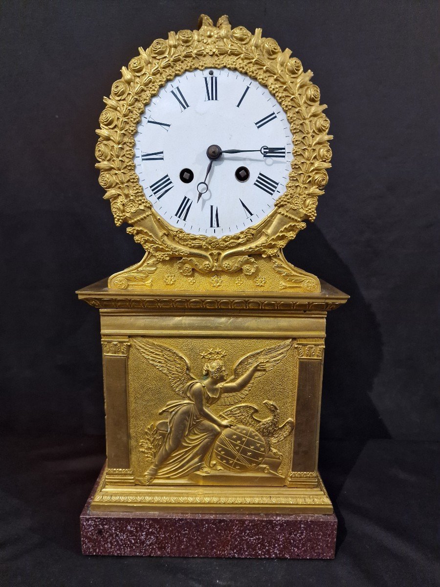 Pendule En Bronze Doré Du XIXe Siècle