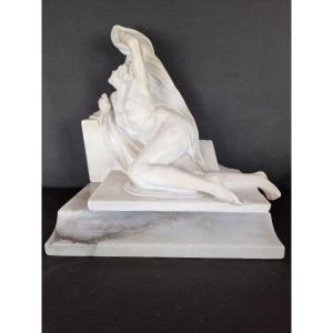 Sculpture d'Une Jeune Fille Du XX Siècle