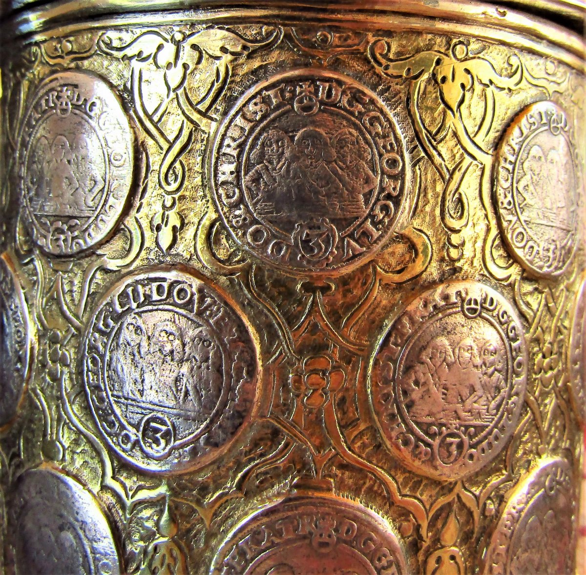 Tankard En Argent Doré, Orné De 28 Anciennes Thalers De La Saxe d'Argent. -photo-8