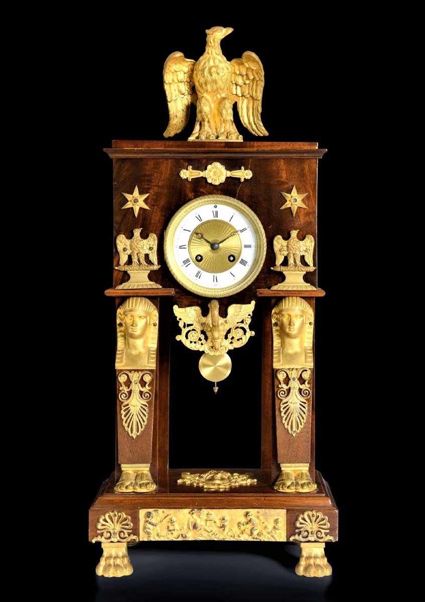 Pendule Portique En Acajou Orné De Bronze Doré - Retour d'Egypte