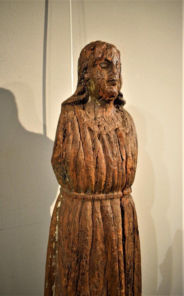 Sculpture Médiévale En Bois Représentant La Vierge-photo-1