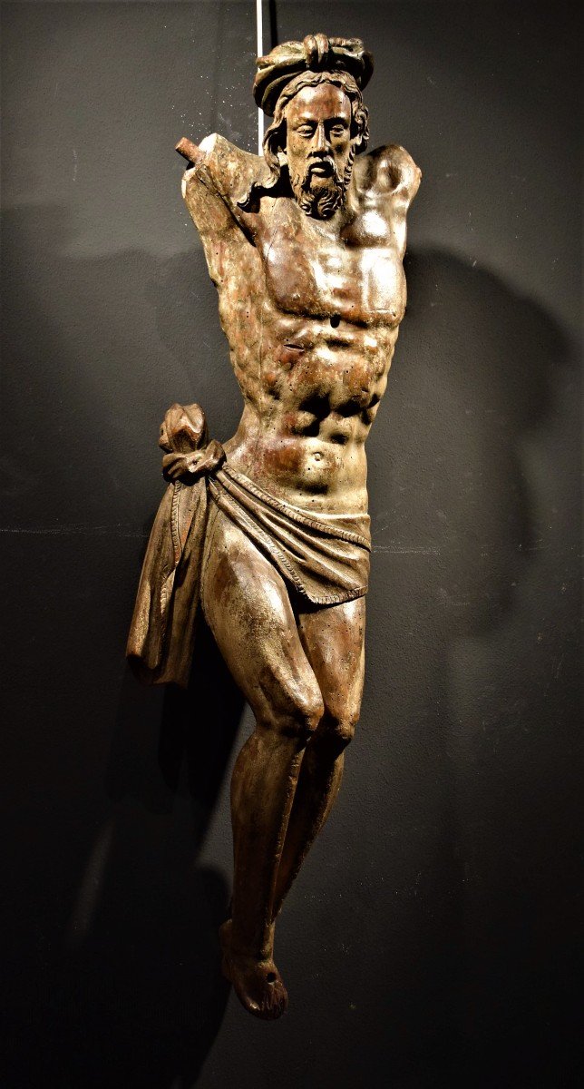 Christ Crucifié  en bois de Noyer  du  XVIe Siècle-photo-3