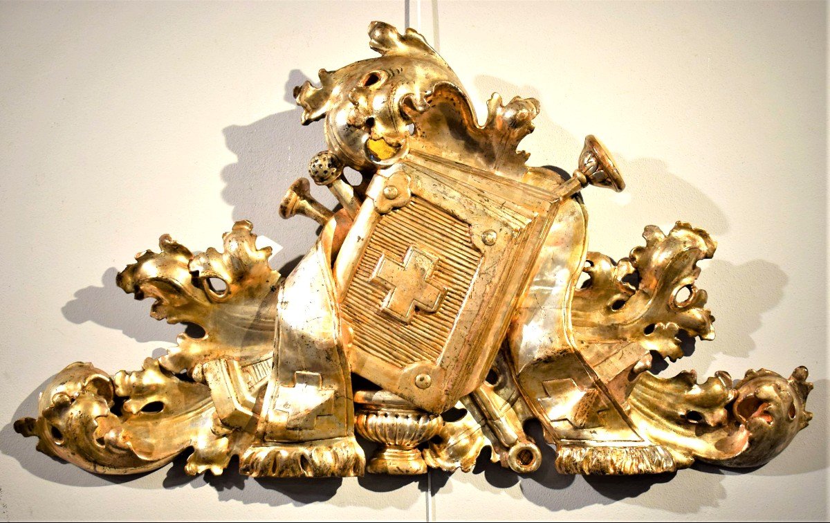 Superbe couronnement de chaire baroque en bois sculpté et doré, Italie XVIIème