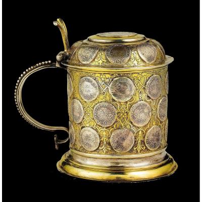 Tankard En Argent Doré, Orné De 28 Anciennes Thalers De La Saxe d'Argent. 