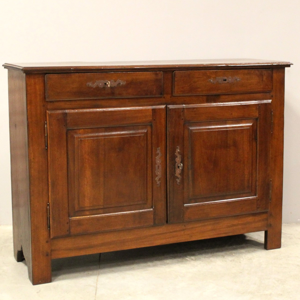 Antica credenza in noce -  18°secolo