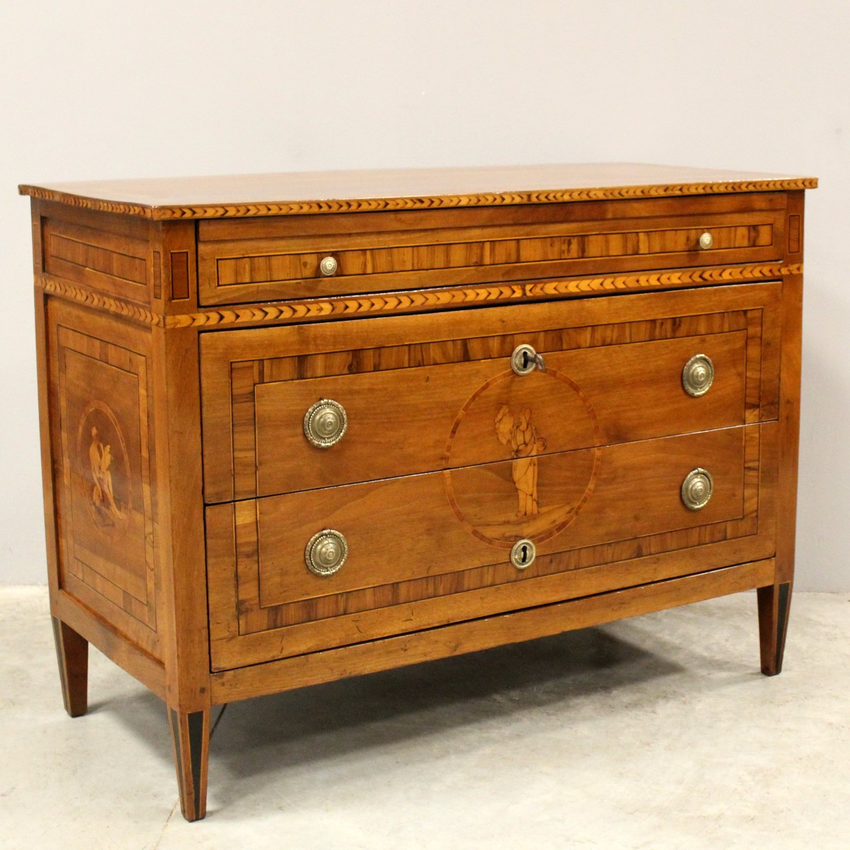Antico cassettone comò Luigi XVI in noce intarsiato - Italia 18°secolo