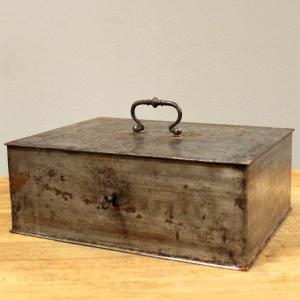 Antico cofanetto-scatola cassaforte da viaggio