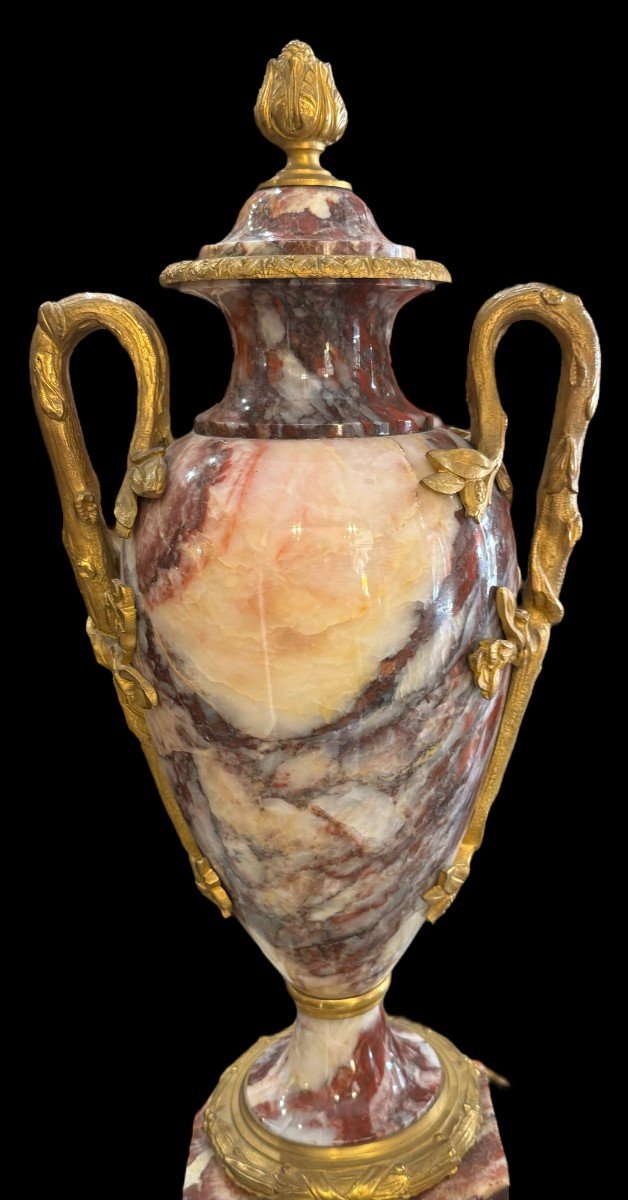 VASO IN MARMO CON MANICI IN BRONZO DORATO- FRANCIA XIX SECOLO.-photo-3