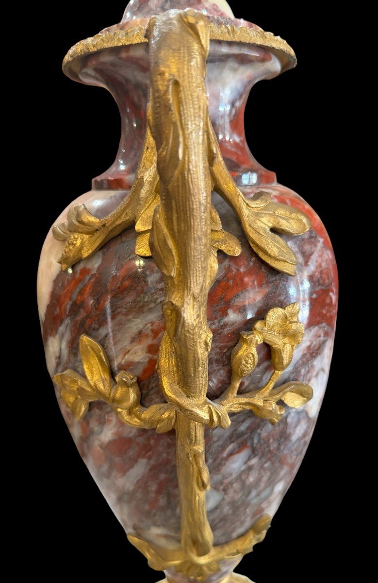 VASO IN MARMO CON MANICI IN BRONZO DORATO- FRANCIA XIX SECOLO.-photo-4