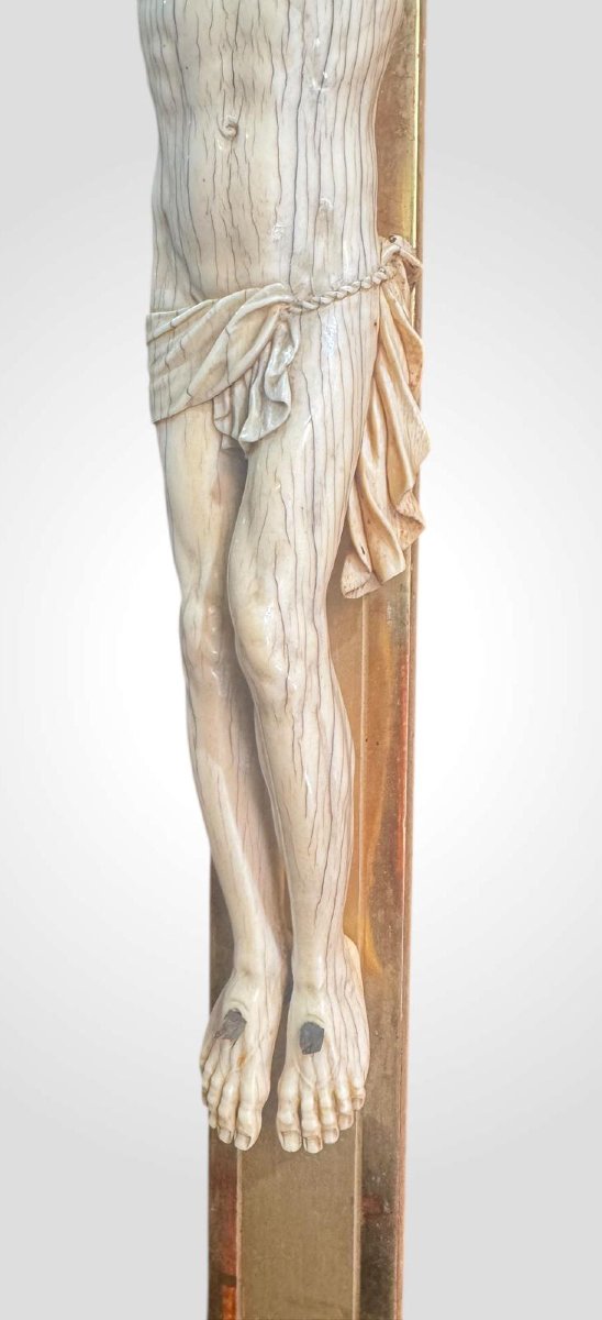 Crocifisso con Cristo in Avorio entro cornice dorata – XVIII secolo-photo-2