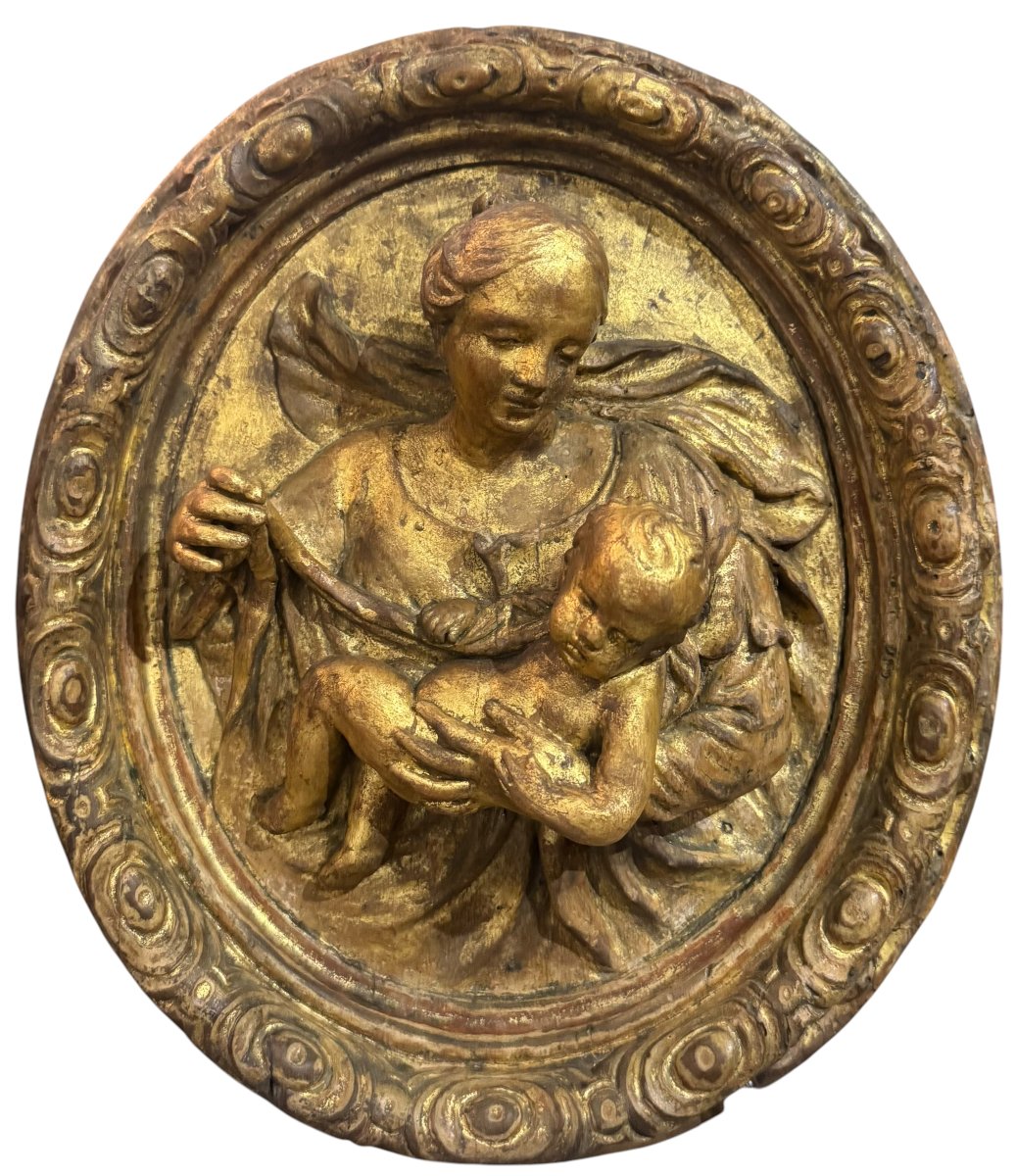 Madonna con Bambino – Antico Altorilievo Sacro in Legno Dorato del XVIII secolo