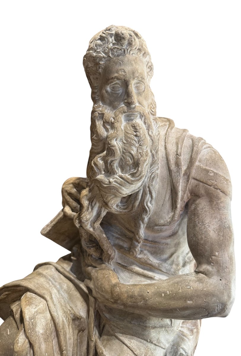 Statua di Mosè seduto, scultura in gesso ispirata al Mosè di Michelangelo.-photo-2