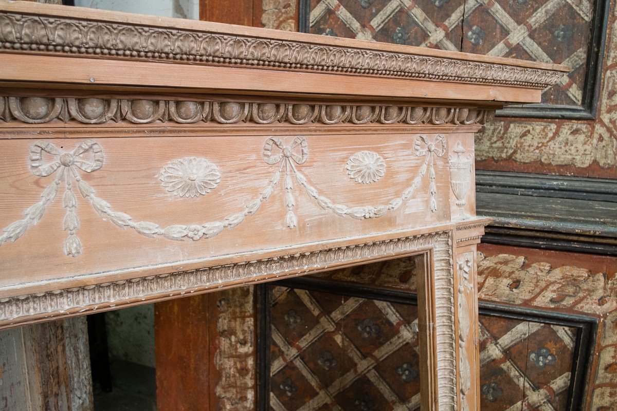 Cornice da camino in pino neoclassica con decorazioni, Italia XIX secolo-photo-4