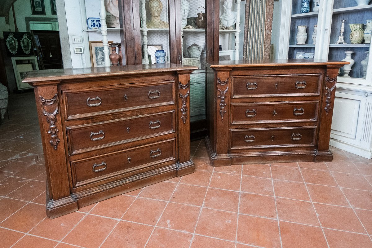 Coppia di cassettoni in noce intagliati, antiquariato umbro XVII sec.-photo-2