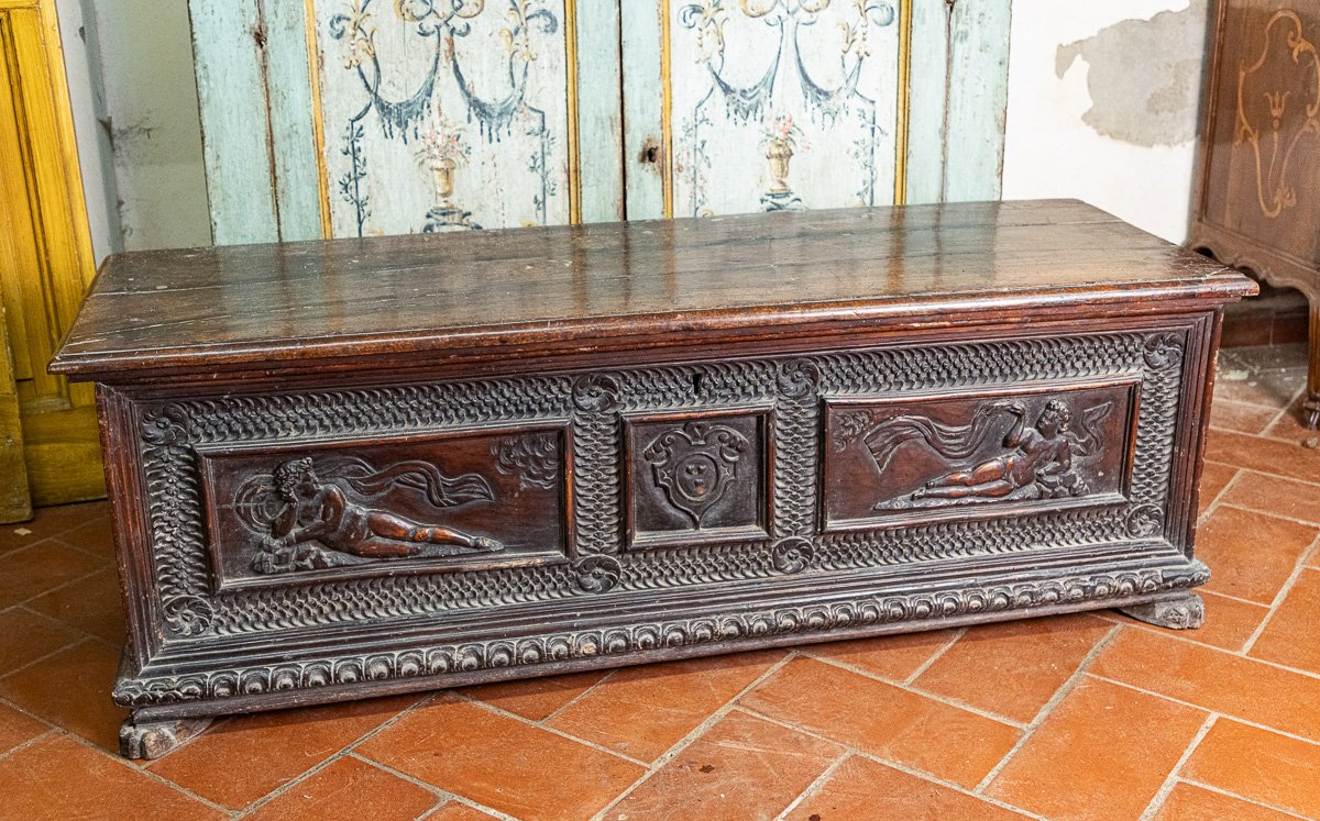 Cassapanca in noce con formelle scolpite, antiquariato veneziano '600-photo-2
