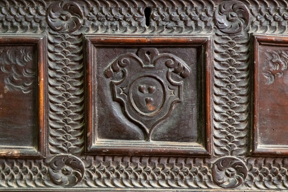Cassapanca in noce con formelle scolpite, antiquariato veneziano '600-photo-3