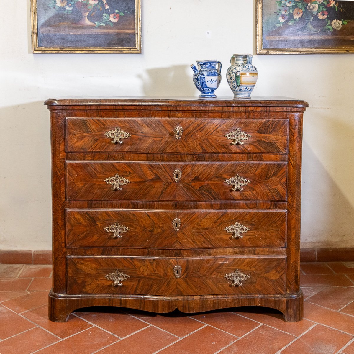 Cassettone in noce e palissandro lastronato, Liguria Genova primo '700