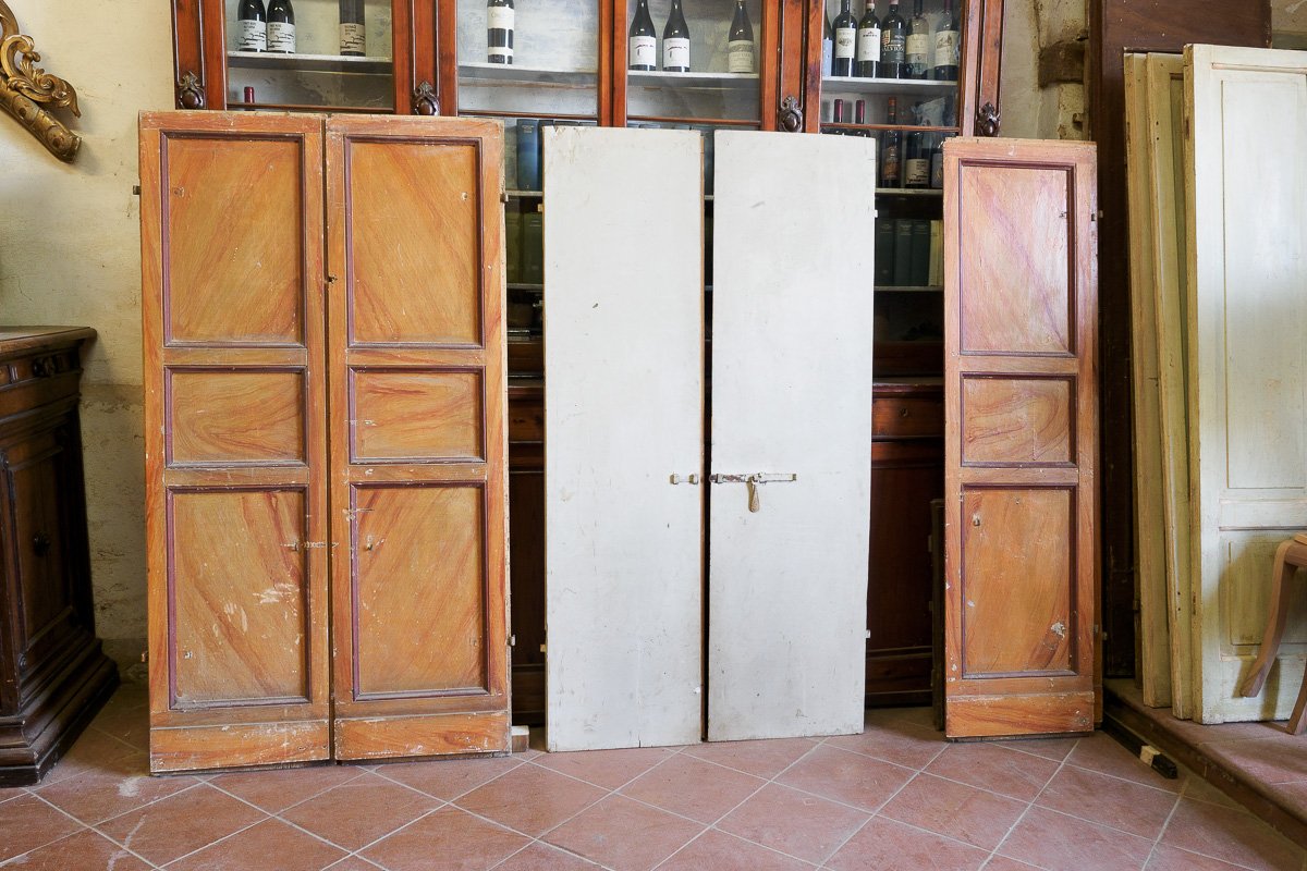 Tre coppie di ante laccate a finto legno con bordi rossi, Toscana Firenze '800-photo-2