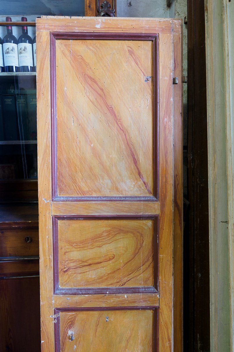 Tre coppie di ante laccate a finto legno con bordi rossi, Toscana Firenze '800-photo-3