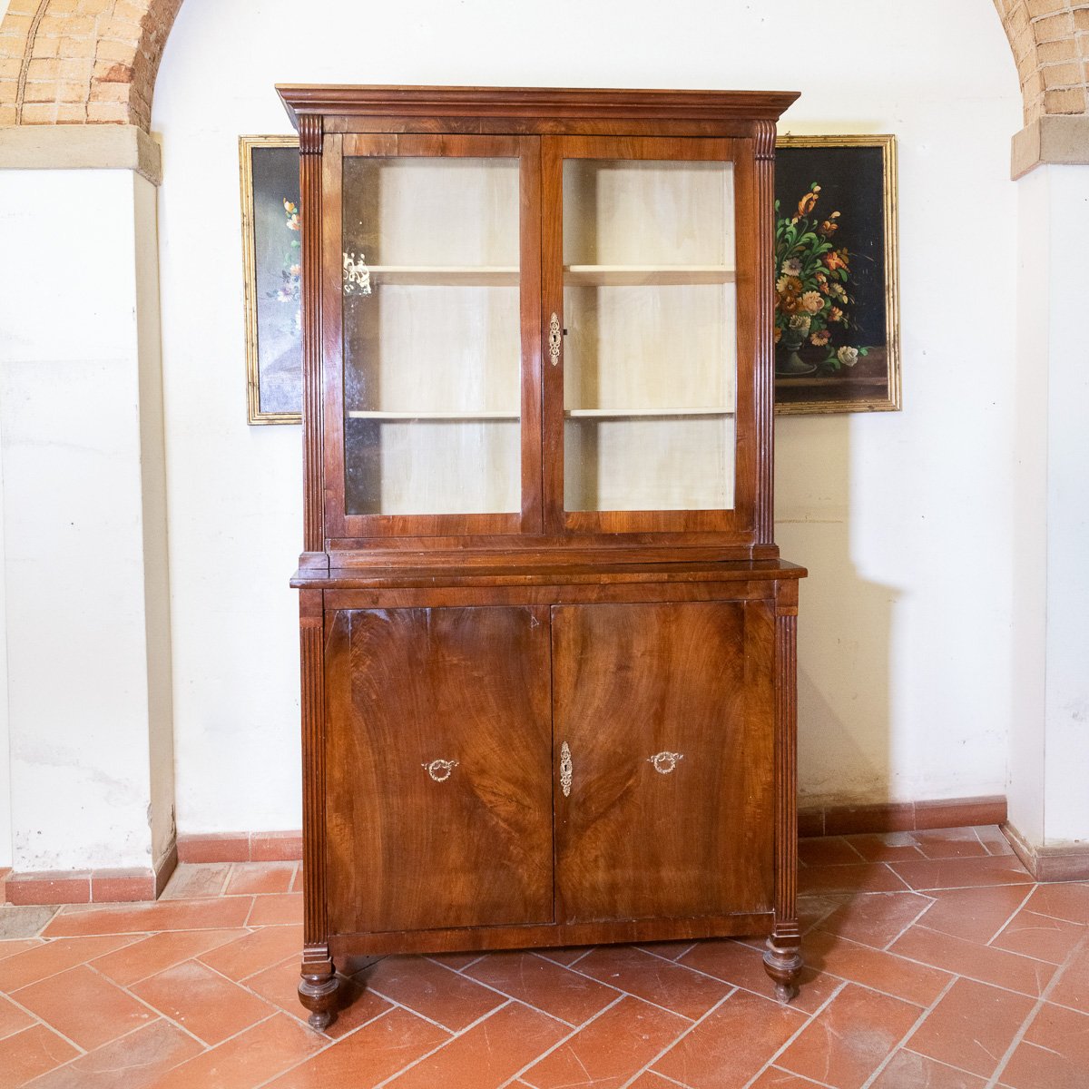 Vetrina Antica Gusto Impero in Noce con Vetri Soffiati Originali - Toscana '800