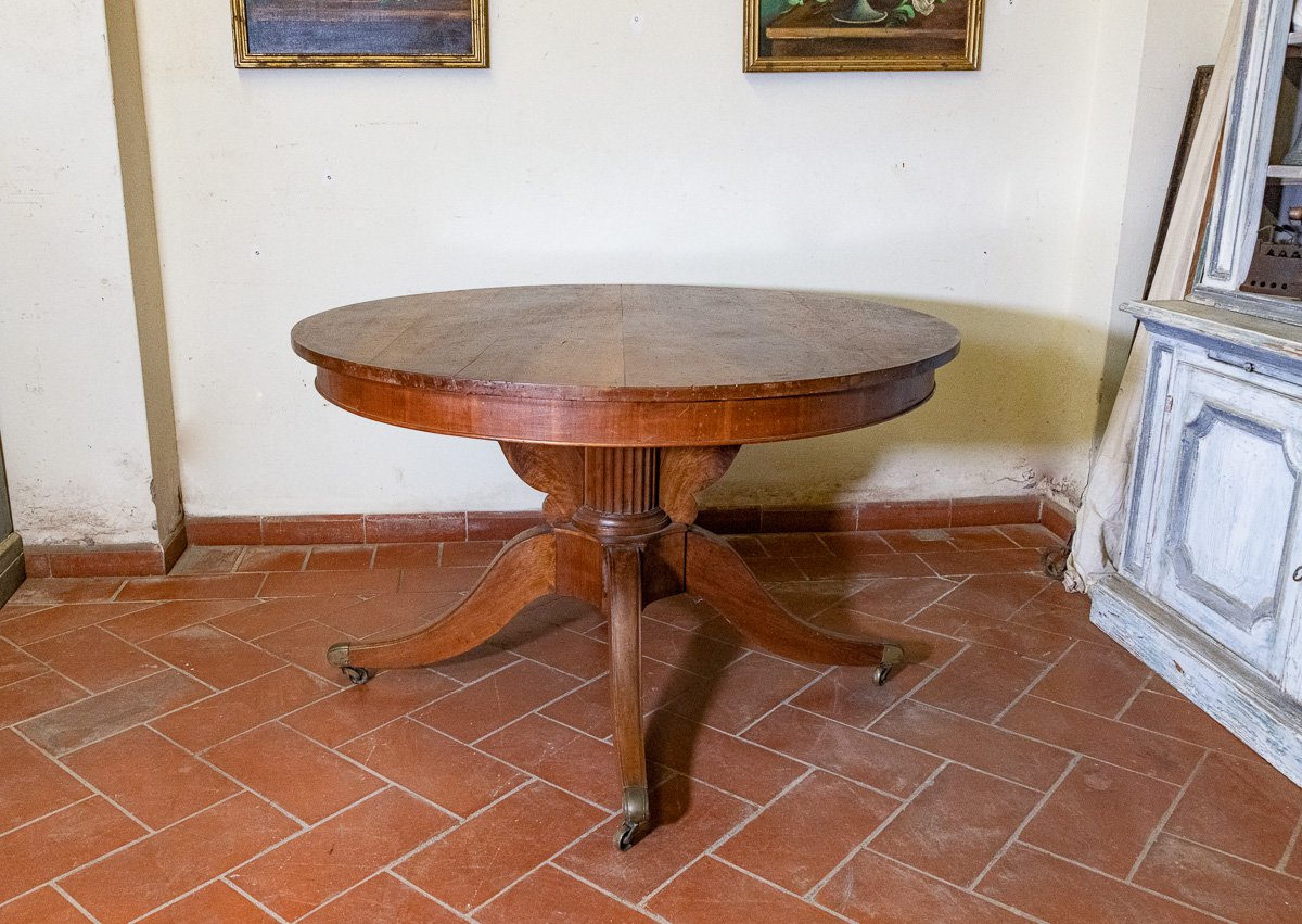Tavolo rotondo in noce con fusto centrale scanalato, Toscana, '800-photo-2