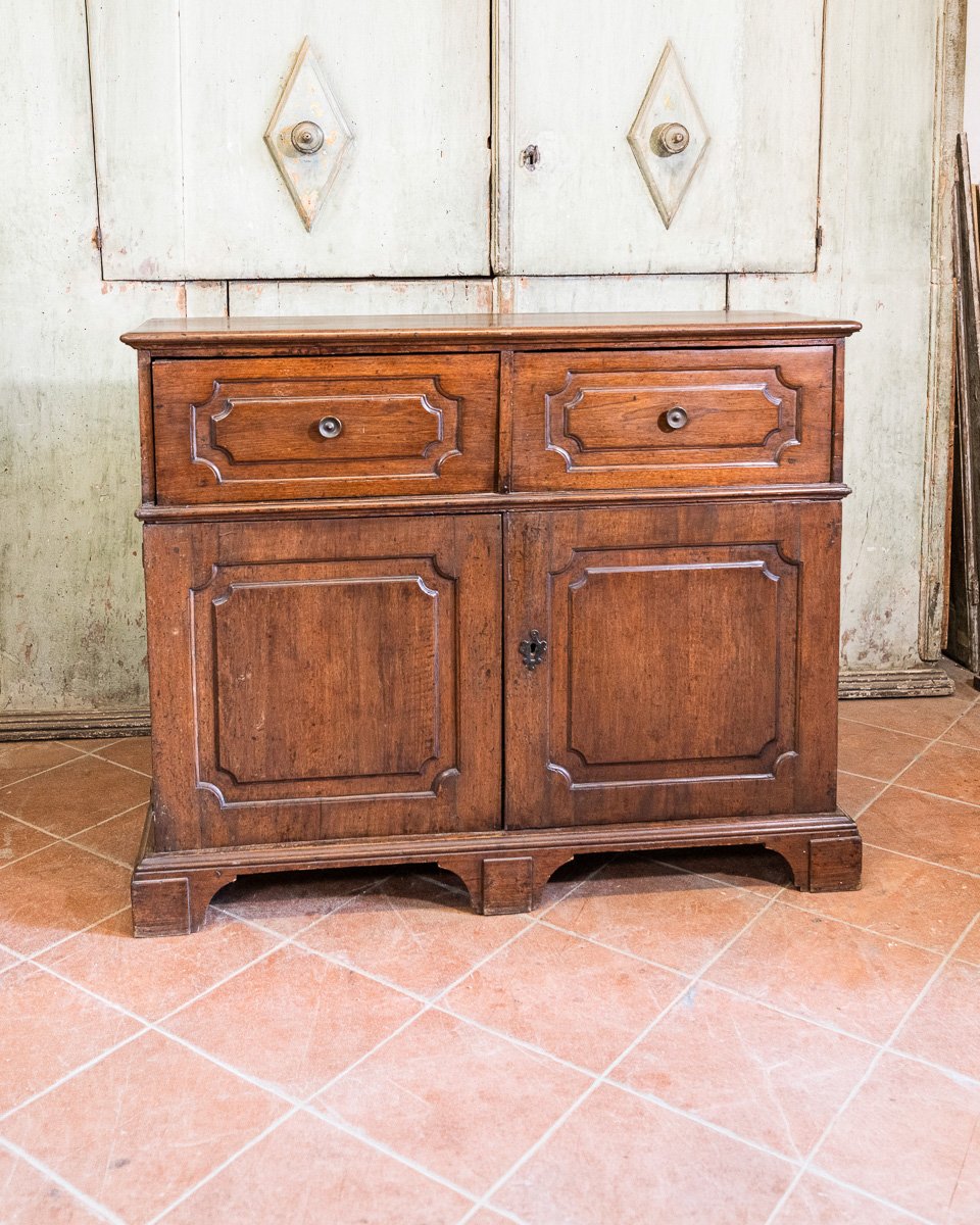 Credenza in noce a due ante e due cassetti, Emilia Romagna, primo Ottocento-photo-2