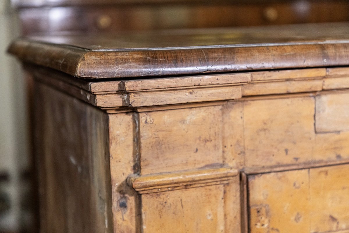 Antica credenza toscana del '600 laccata ocra a quattro ante, piano in noce intarsiato-photo-4