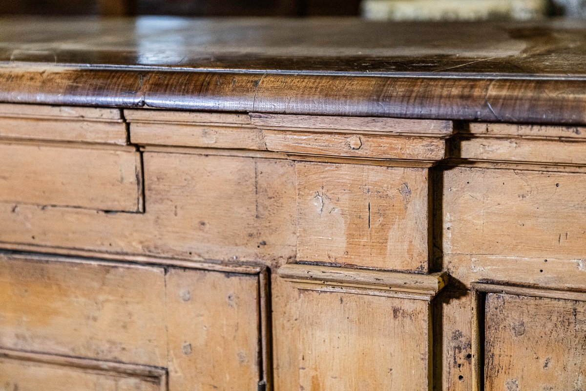 Antica credenza toscana del '600 laccata ocra a quattro ante, piano in noce intarsiato-photo-1