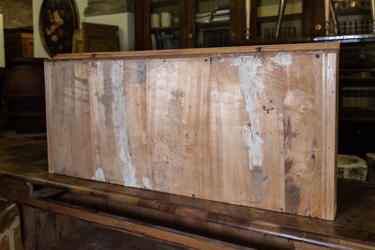 Antica credenza toscana del '600 laccata ocra a quattro ante, piano in noce intarsiato-photo-4