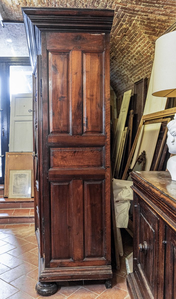 Grande armadio antico in noce e radica, Liguria, XVII secolo-photo-6