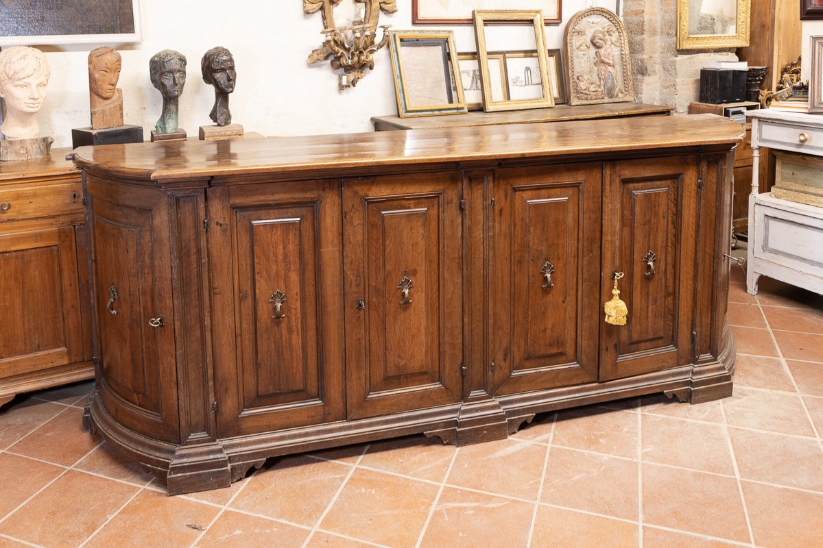 Imponenete credenza emiliana in noce del XVIII secolo a sei ante-photo-3