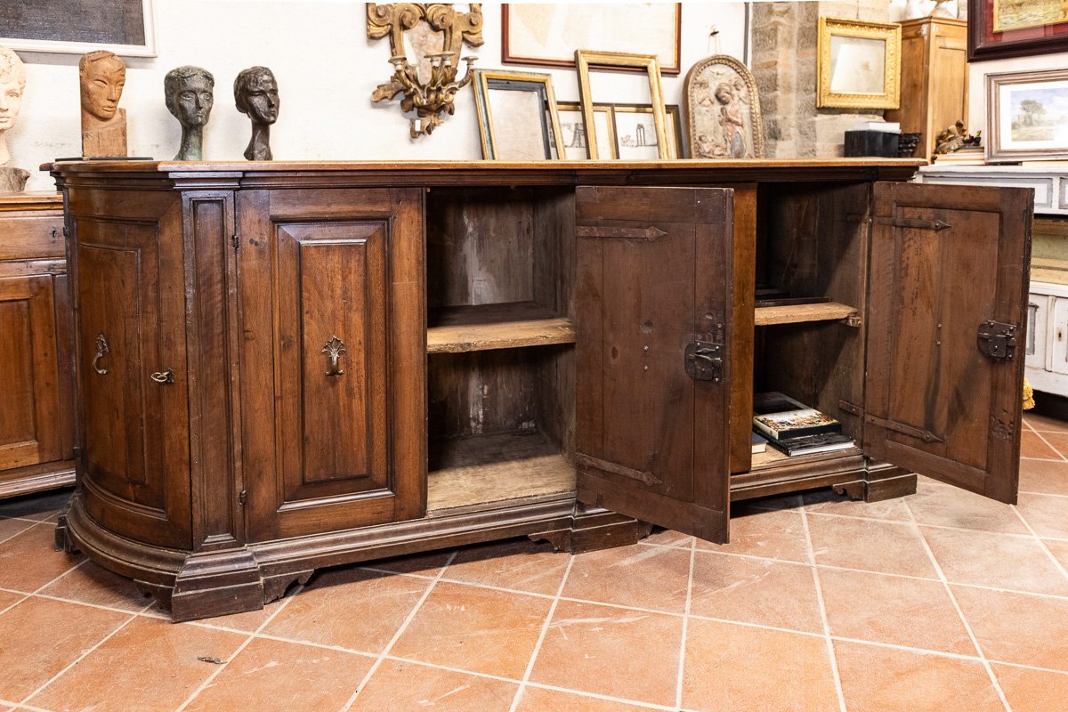 Imponenete credenza emiliana in noce del XVIII secolo a sei ante-photo-4