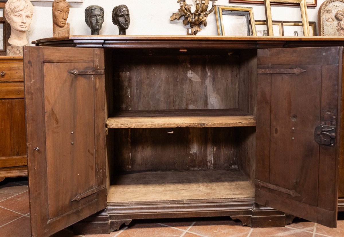 Imponenete credenza emiliana in noce del XVIII secolo a sei ante-photo-2