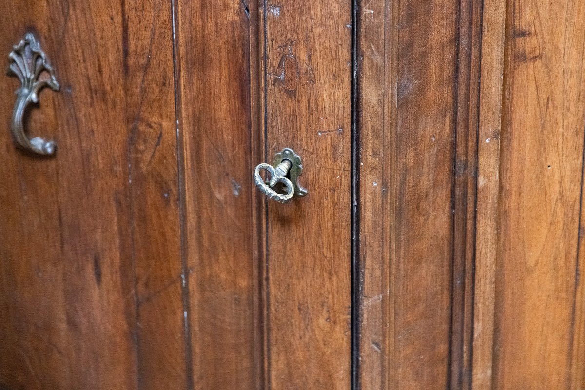 Imponenete credenza emiliana in noce del XVIII secolo a sei ante-photo-6