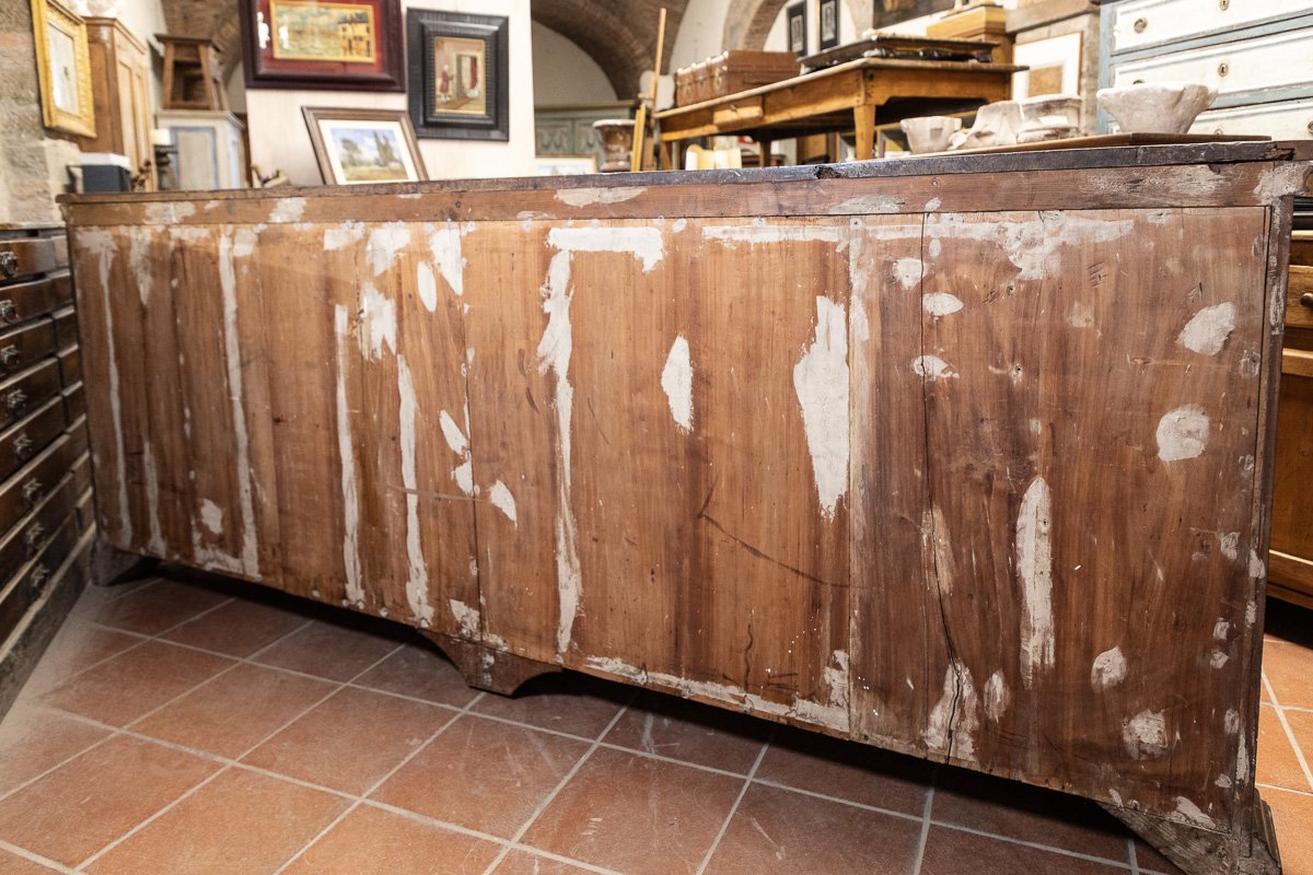 Imponenete credenza emiliana in noce del XVIII secolo a sei ante-photo-7