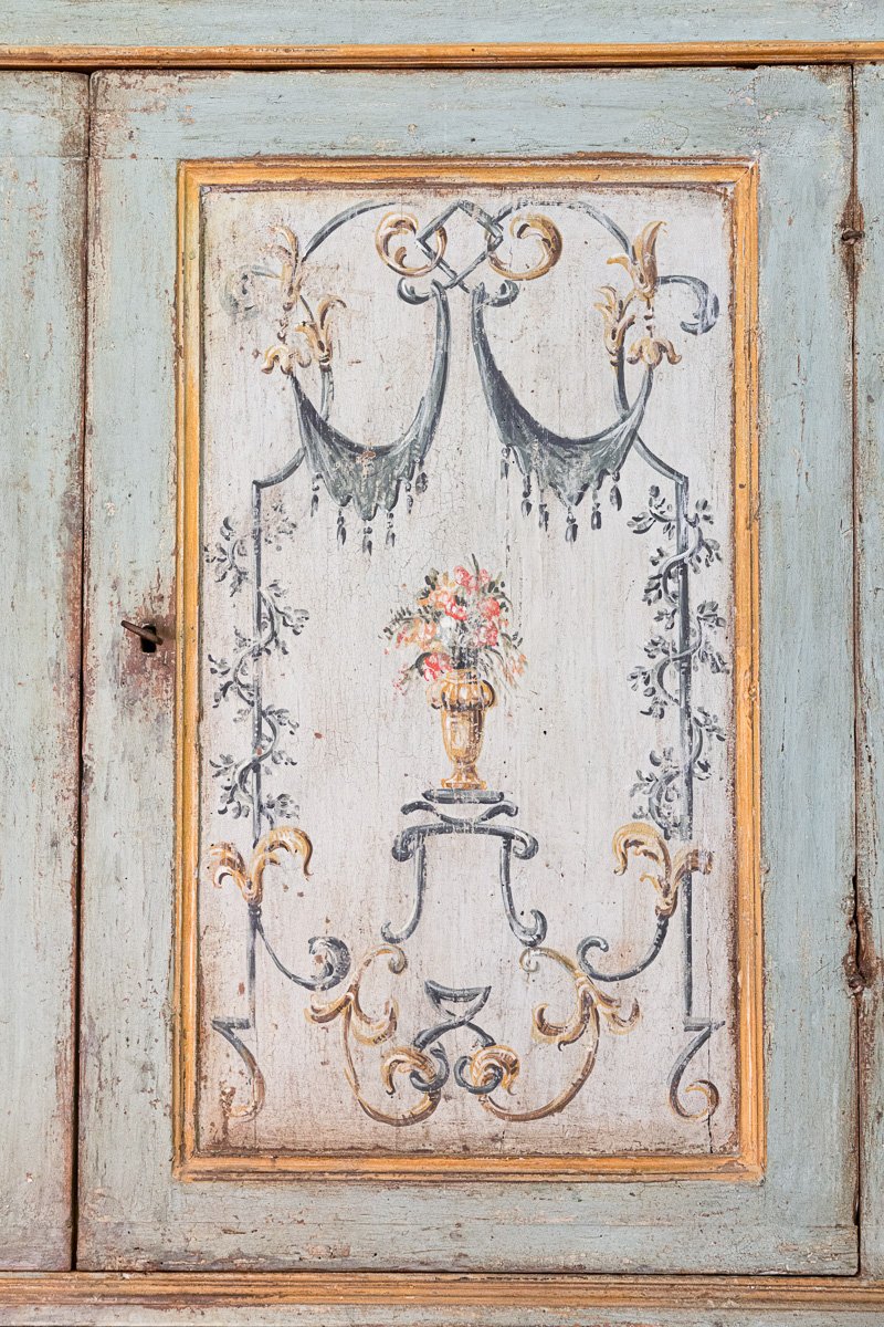 Credenza toscana a doppio corpo dipinta con motivi floreali, XVII secolo-photo-2