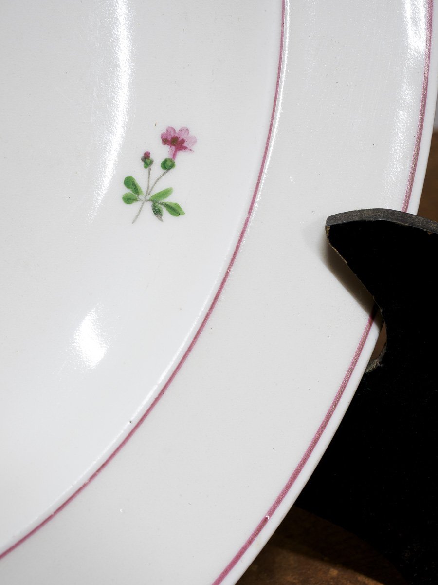 Coppia di piatti in porcellana di Vienna con decorazione floreale, 1828-photo-1