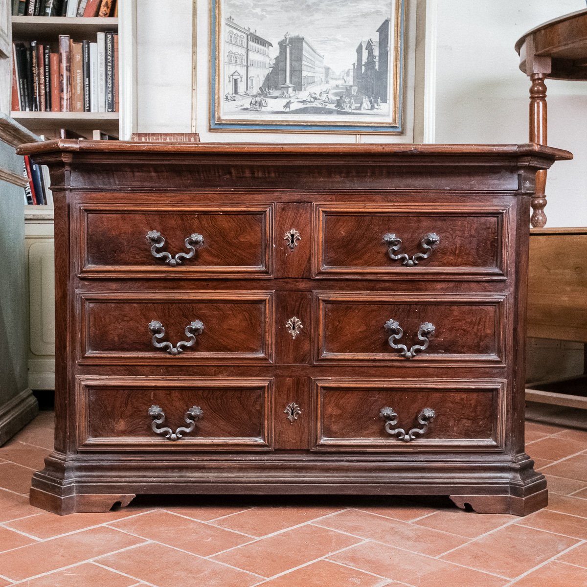 Antico cassettone toscano in palissandro e pero, XVII secolo