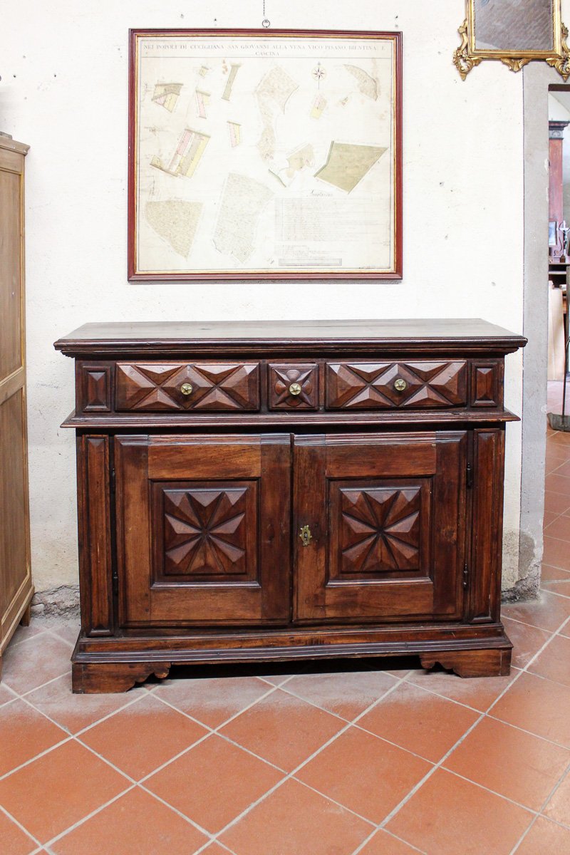 Antica credenza piemontese in noce con formelle scolpite, inizi XIX secolo-photo-2