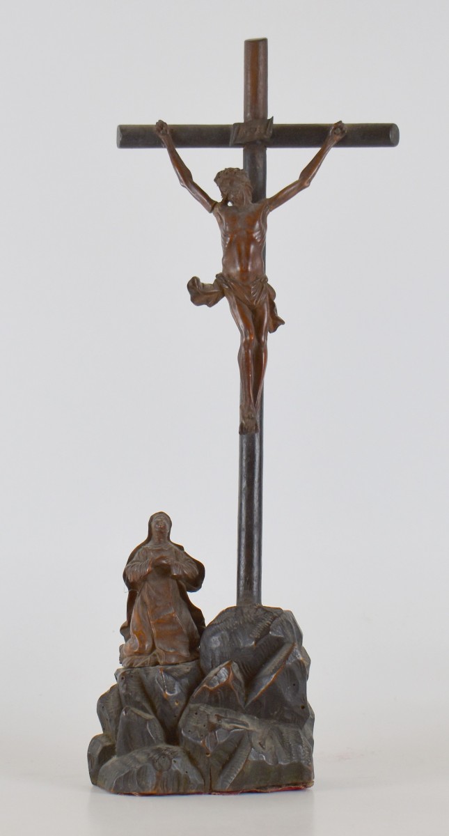 Croce da meditazione in legno tinto con sculture in bosso