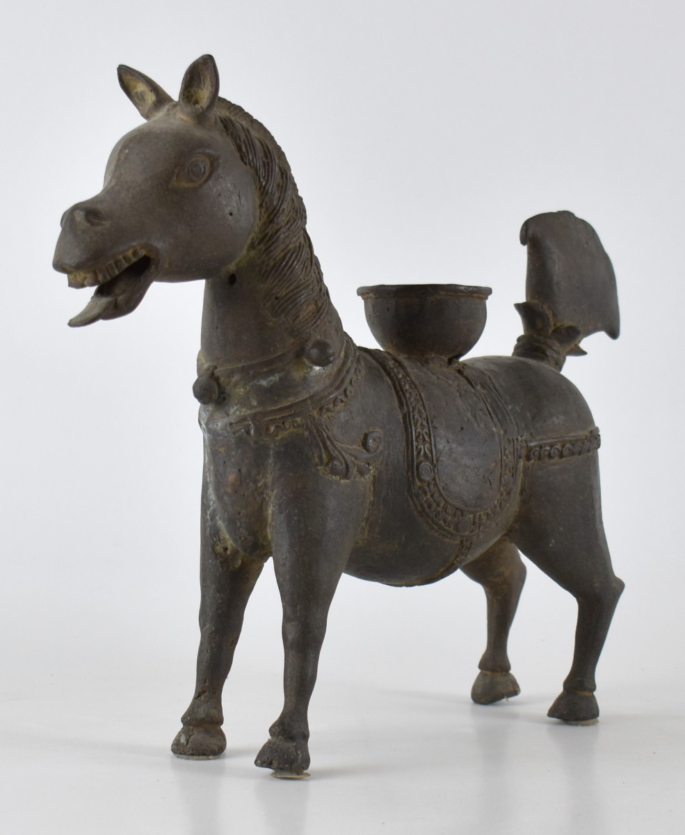 Cavallo orientale in bronzo 