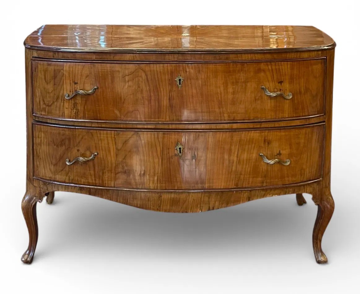 Cassettone a mezza luna, sec. XVIII