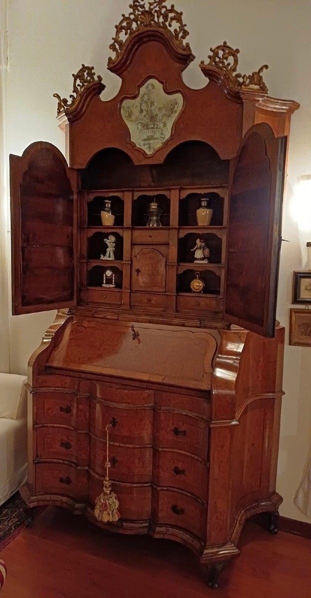 Trumeau mosso sul fronte e sui fianchi