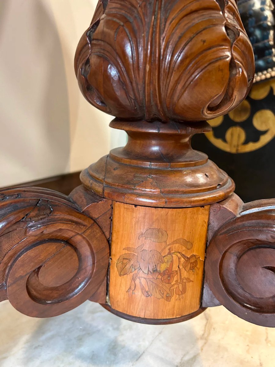 Raro tavolo intarsiato con ritratti di artisti rinascimentali-photo-3