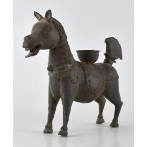Cavallo orientale in bronzo 