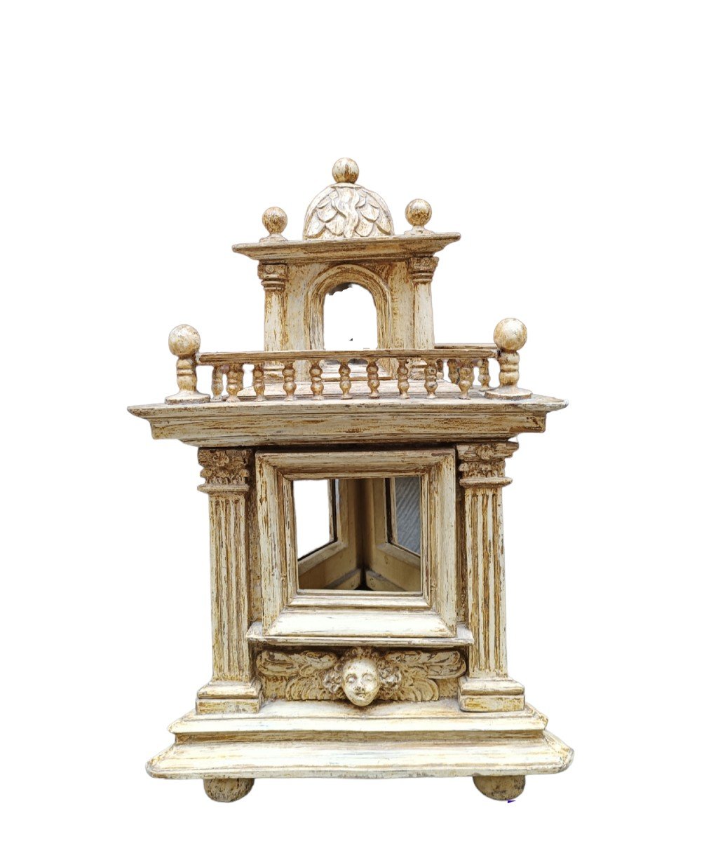 Insolito modello architettonico in legno intagliato e dipinto. Fine del XVIII secolo.