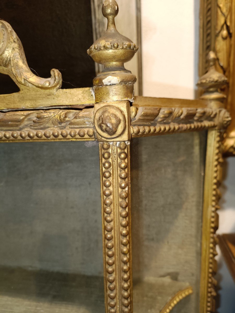 Vetrinetta pensile in legno dorato e pastiglia. Epoca Luigi XVI.-photo-4