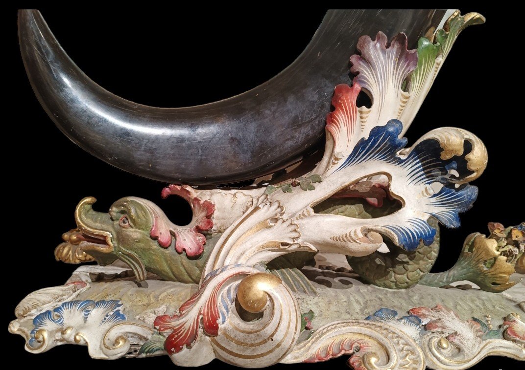 Importante centrotavola con  in legno scolpito policromo e dorato e corno.Italia prima metà XIX-photo-3