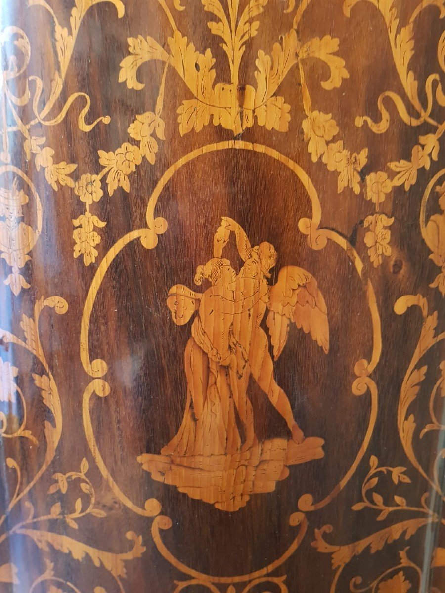 Importante mobile ad angolo in legno intarsiato. Lombardia, periodo Luigi XV.-photo-1