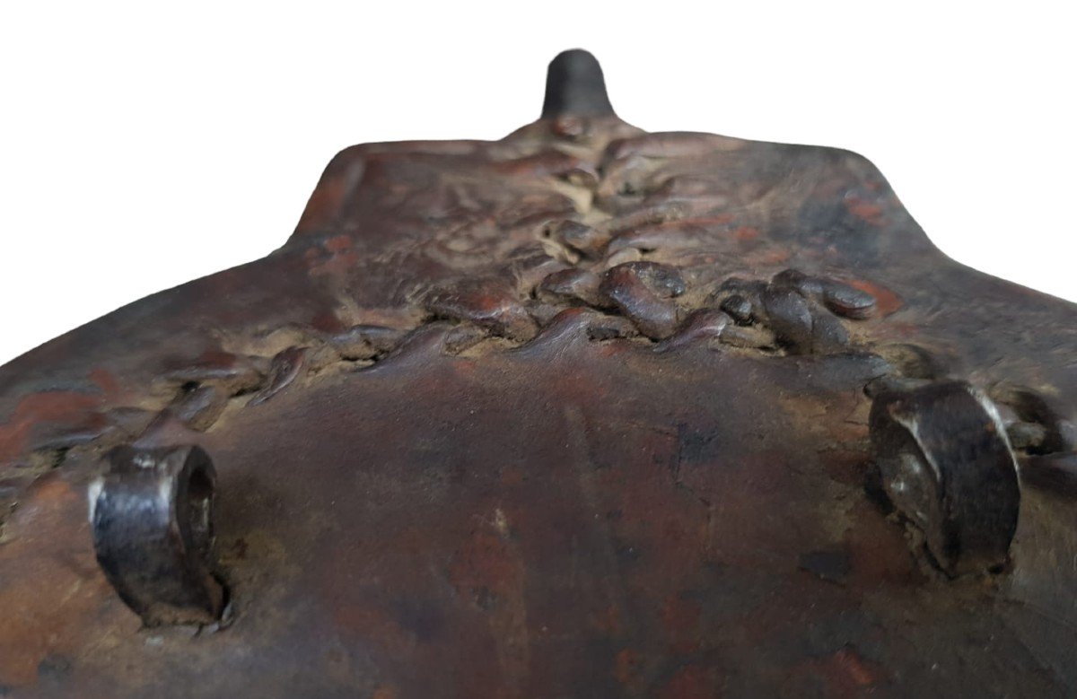 Fiasca da polvere in cuoio e ferro.  Europa,primo quarto del XVIII secolo.-photo-3
